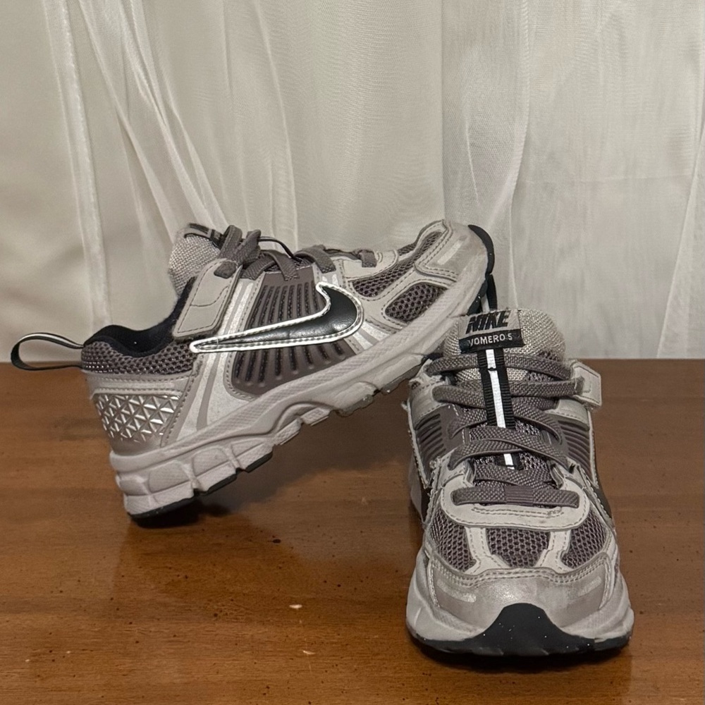 Nike Kids’ Vomero 5
